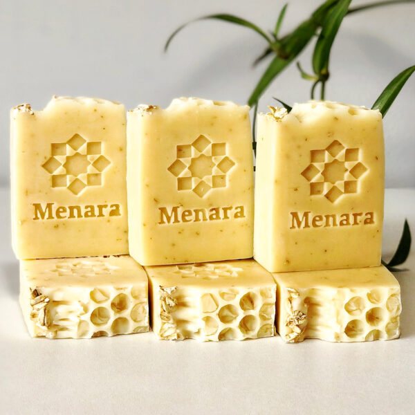 Lua de Mel: honey and oats luxurious body soap
